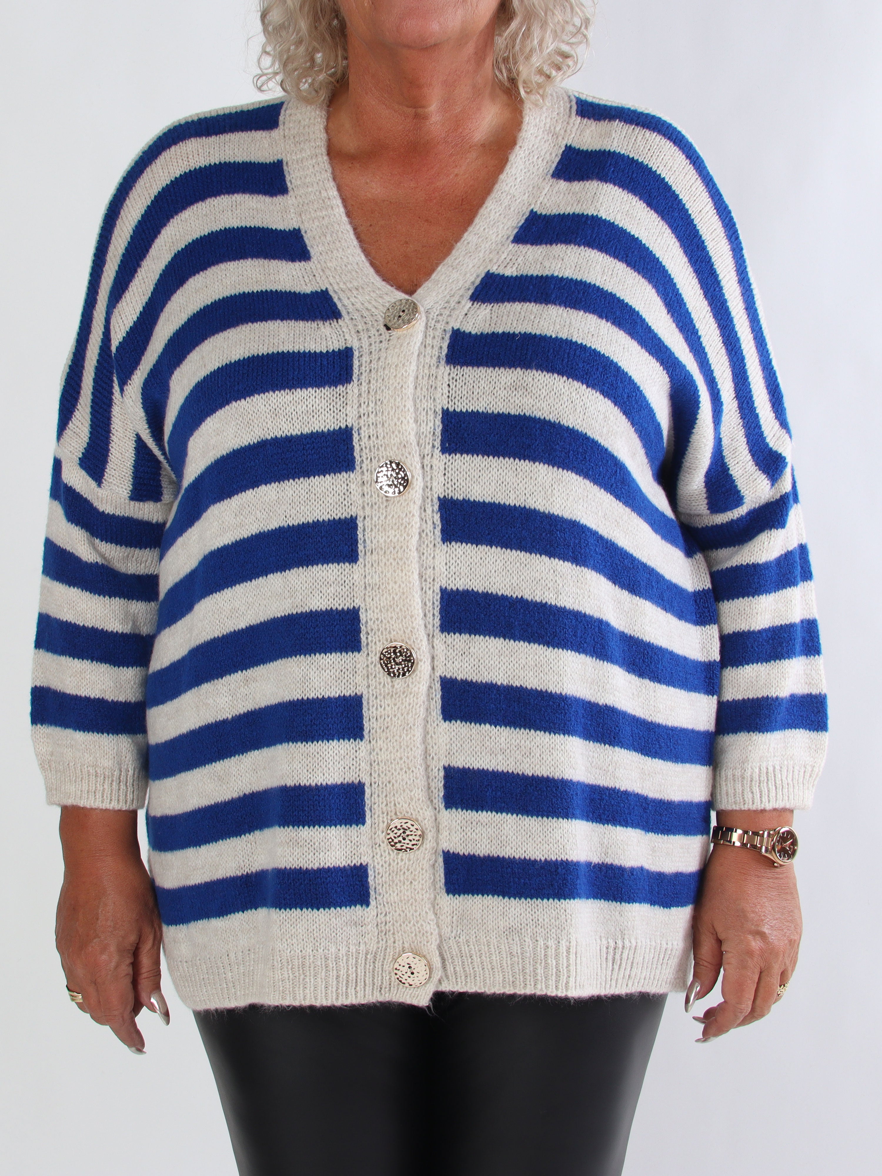 Parker - Randig stickad plus size kofta med stora guldknappar